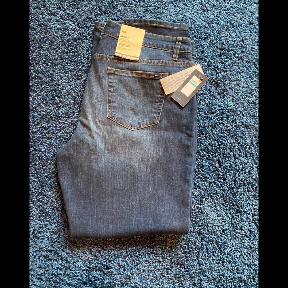 NWT Women’s Tommy Hilfiger Skinny Moulante Jean